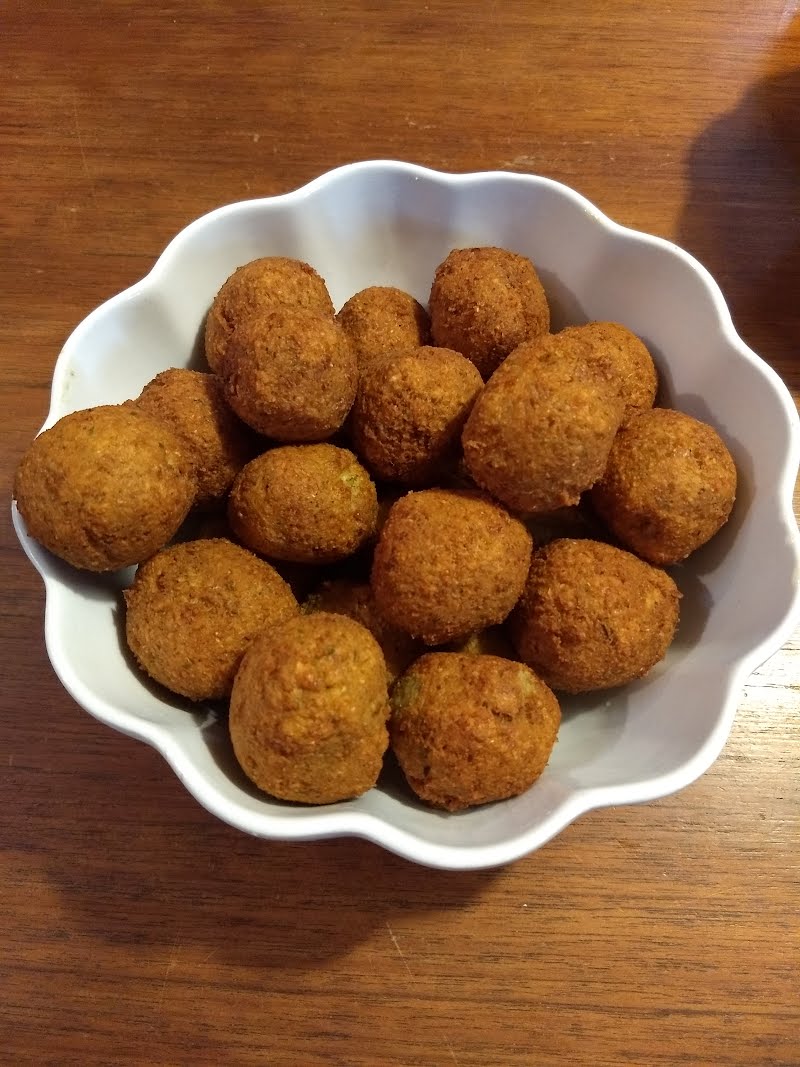 This is a bowl of falafel made using the recipe in Wikibooks. ? Photo by EvanProdromou, CC BY-SA 4.0, via Wikimedia Commons