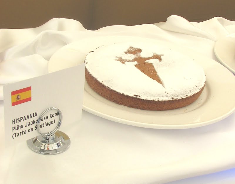 Tarta de Santiago ? Photo by Ave Maria Mõistlik, CC BY 3.0, via Wikimedia Commons
