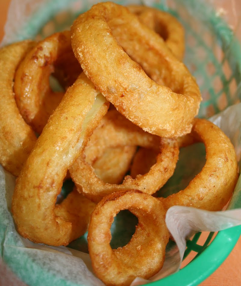 Basket of onion rings from "El Carambas" Mexican restaurant in Rochester, Minnesota. ? Photo by Jonathunder, CC BY-SA 3.0, via Wikimedia Commons