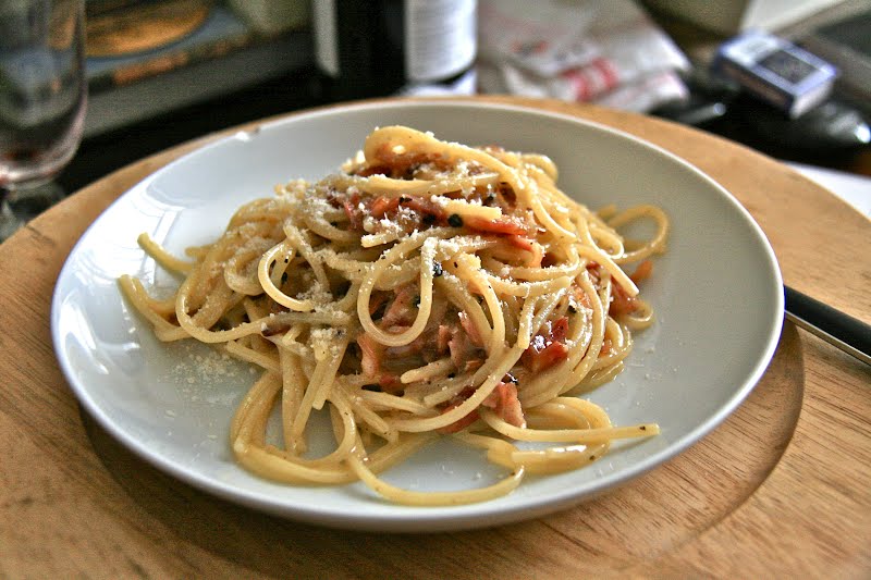 Spaghetti alla Carbonara en Madrid ? Photo by Tamorlan, CC BY-SA 3.0, via Wikimedia Commons