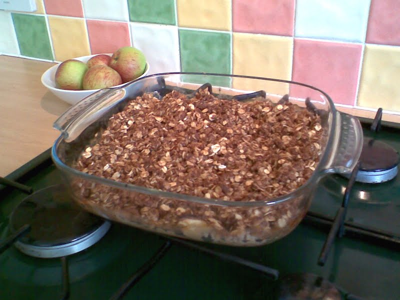 Apple crisp for wiki cooking ? Photo by No machine-readable author provided. Disposable12345 assumed (based on copyright claims)., CC BY-SA 3.0, via Wikimedia Commons
