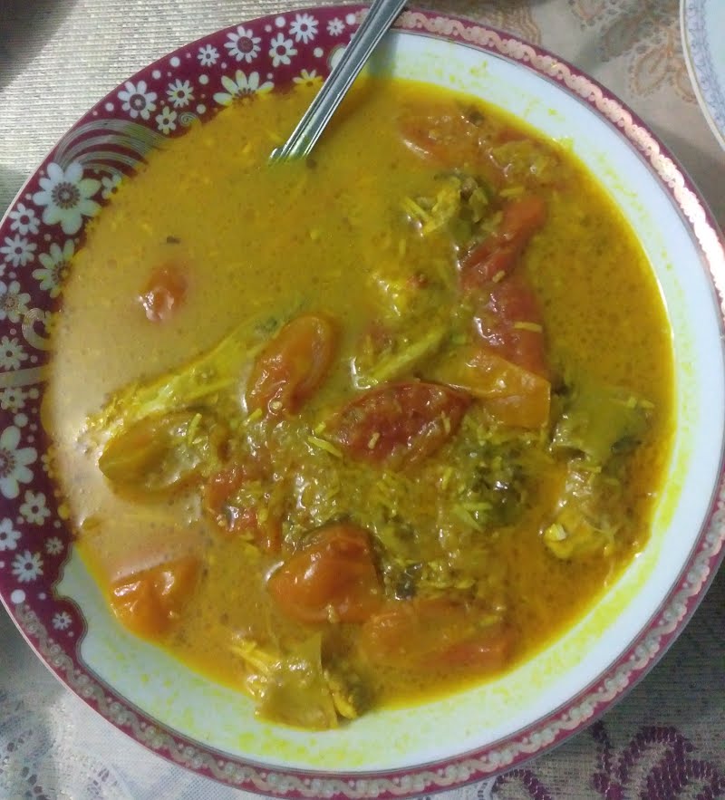 Traditional Sylheti Tangy Curry: Tomato Tenga ? Photo by AbuSayeed, CC BY-SA 4.0, via Wikimedia Commons