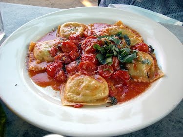 Ravioli Marinara (Mangia Trattoria) ? Photo by Kim Scarborough, CC BY-SA 2.0, via Wikimedia Commons